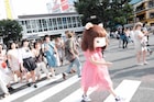 メジャーデビュー控えたコレサワ、着ぐるみ姿で思い出の地を練り歩く