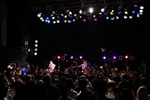 The Idol Formerly Known As LADYBABY「ネオ・ダダイズムパレード Vol.3」東京・TSUTAYA O-WEST公演の様子。（写真提供：キングレコード）