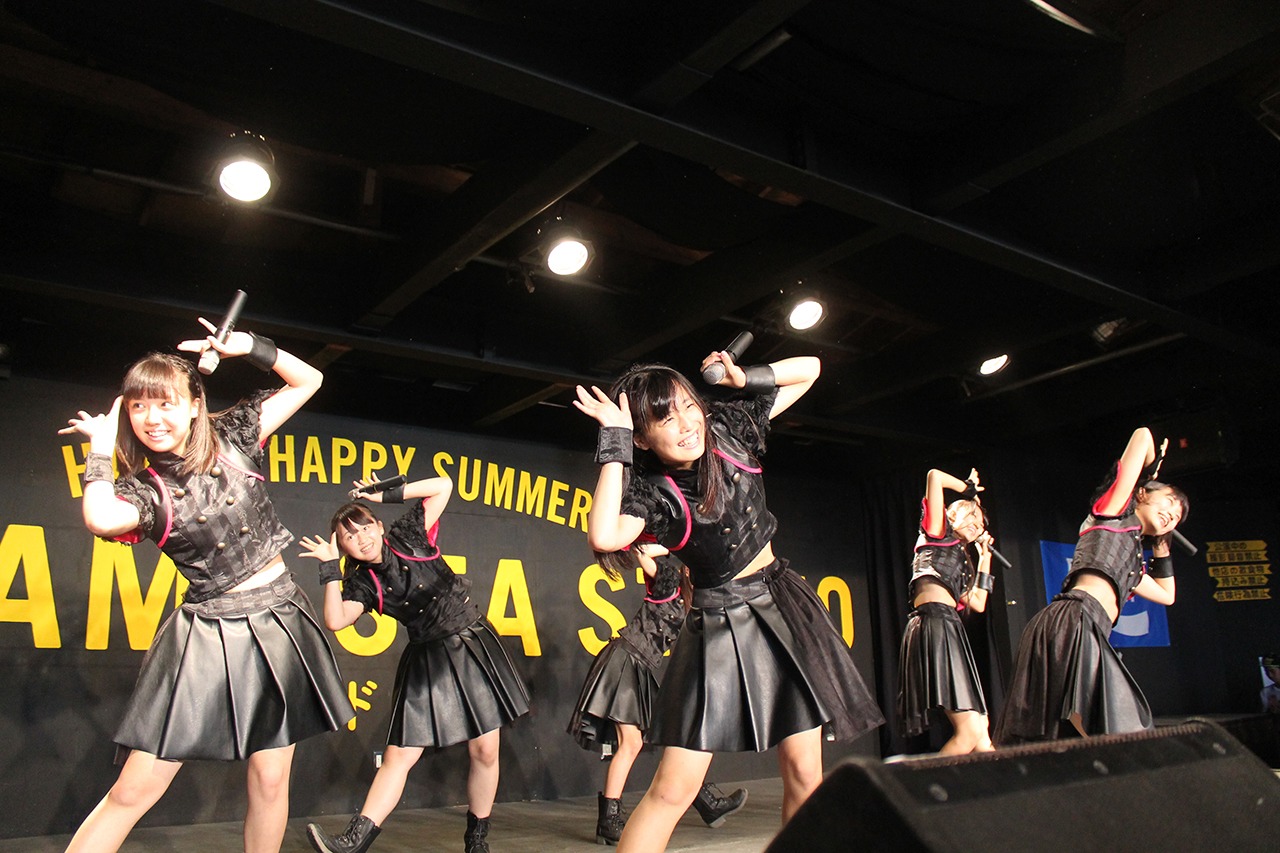 「OTODAMA SEA STUDIO 2017」に出演した桜エビ～ず。（提供：スターダストプロモーション）
