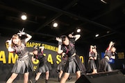 「OTODAMA SEA STUDIO 2017」に出演した桜エビ~ず。(提供:スターダストプロモーション)