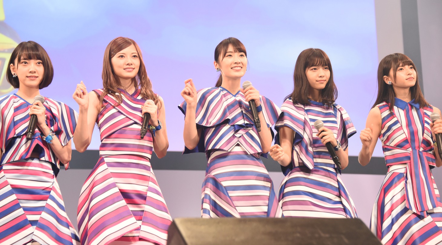 「泣いたっていいじゃないか？」をパフォーマンスする乃木坂46。