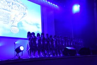 「泣いたっていいじゃないか？」をパフォーマンスする乃木坂46。