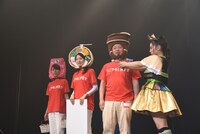 「なごやめし博覧会」スタッフと坂本遥奈。