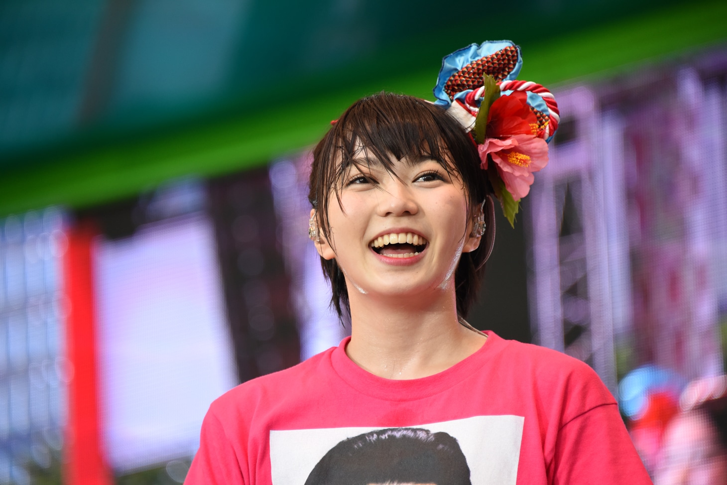 安本彩花