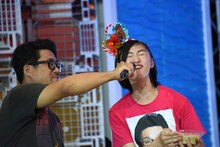 ラーメンを口に含んだままいいことを言う小林歌穂。