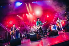 TRICERATOPSと仲井戸麗市のセッションの様子。