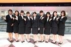 つばきファクトリー、スーツ姿で新曲アピール「モーニング娘。さんがライバル」