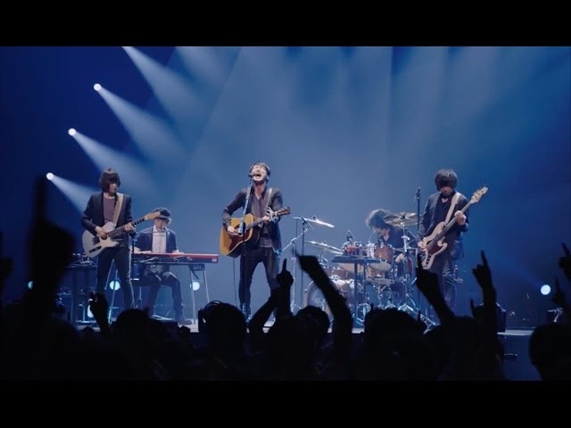 「『HANABI』from TOUR 2015 REFLECTION」のワンシーン。