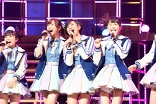 左から矢吹奈子、指原莉乃、兒玉遥、松岡はな