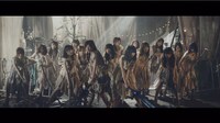 乃木坂46「女は一人じゃ眠れない」ミュージックビデオのワンシーン。
