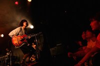 HARA-KUN（G, Cho / NECOKICKS）（撮影：白石達也）