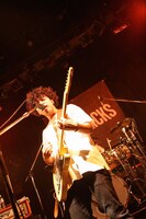 TAKUMI（Vo, G / NECOKICKS）（撮影：白石達也）