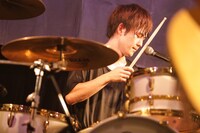 HARA-KUN（G, Cho）（撮影：白石達也）