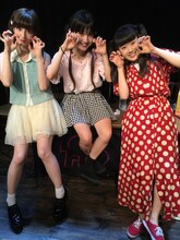 左から新希咲乃、西井万理那、宇佐蔵べに。