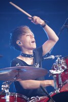 大輝（Dr）（写真提供：ソニー・ミュージックレコーズ）