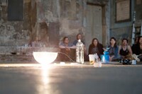 梅田哲也「At the Moment of Being Heard」イメージ。  （参考作品） （Photo by Ollie Hammick）