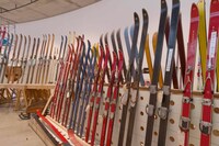 中崎透×青森市 所蔵作品展「シュプールを追いかけて」の展示風景。  （参考作品） （Photo by NISHIKAWA Koji）