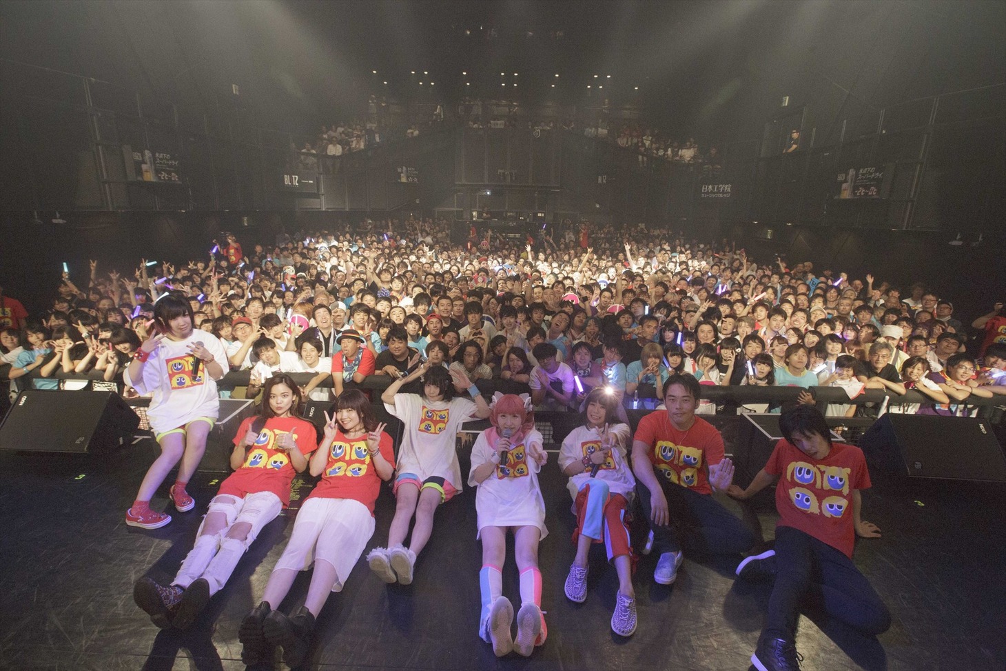 終演後に撮影された記念写真。（写真：荻原楽太郎）