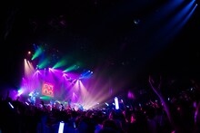 「ゆるめるモ！ディスコサイケデリカツアー」赤坂BLITZ公演の様子。（写真：曽我美芽）