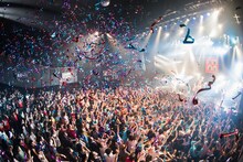 「ゆるめるモ！ディスコサイケデリカツアー」赤坂BLITZ公演の様子。（写真：曽我美芽）