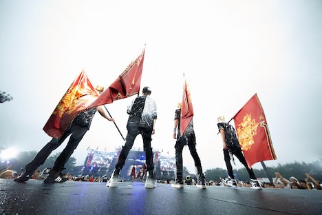 「JUST LIKE THIS 2017」のオープニングシーン。