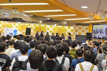 BiSH「ALL YOU NEED is BAND SCORE!!」発売記念トークイベントの様子。