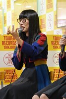 Fコードの説明をするハシヤスメ・アツコ。