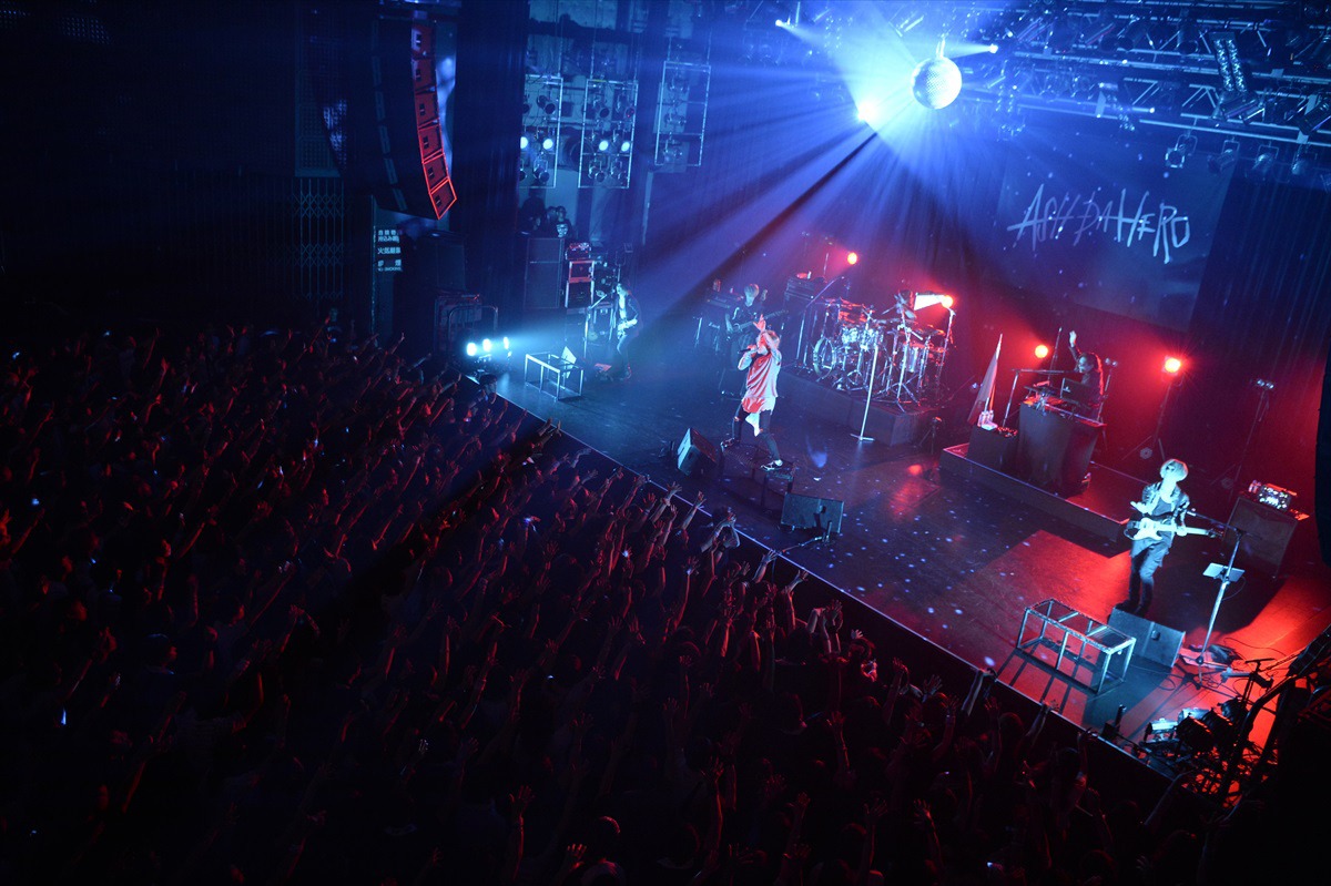 「ASH DA HERO ONE MAN SHOW 2017 BRAND NEW WORLD」の様子。（撮影：緒車寿一）