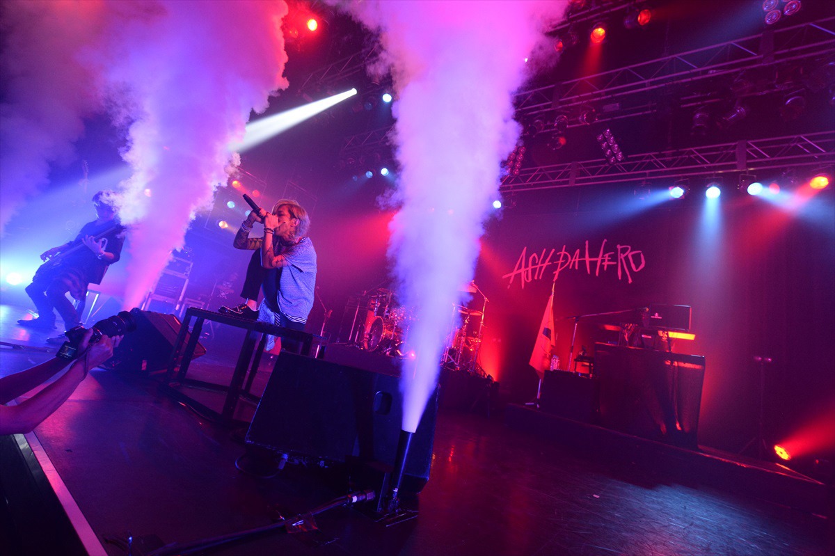 「ASH DA HERO ONE MAN SHOW 2017 BRAND NEW WORLD」の様子。（撮影：緒車寿一）