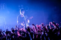 飯田瑞規（Vo, G）（撮影：ヤオタケシ）