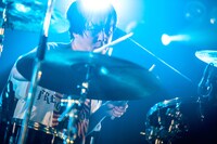 久野洋平（Dr）（撮影：ヤオタケシ）