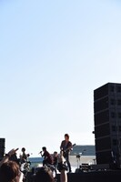 野外フリーライブ「TOKYO SUMMERDELICS」の様子。