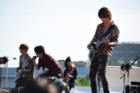 野外フリーライブ「TOKYO SUMMERDELICS」の様子。