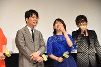左から星野源、石田ゆり子、スガシカオ。