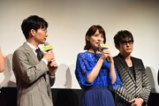 左から星野源、石田ゆり子、スガシカオ。