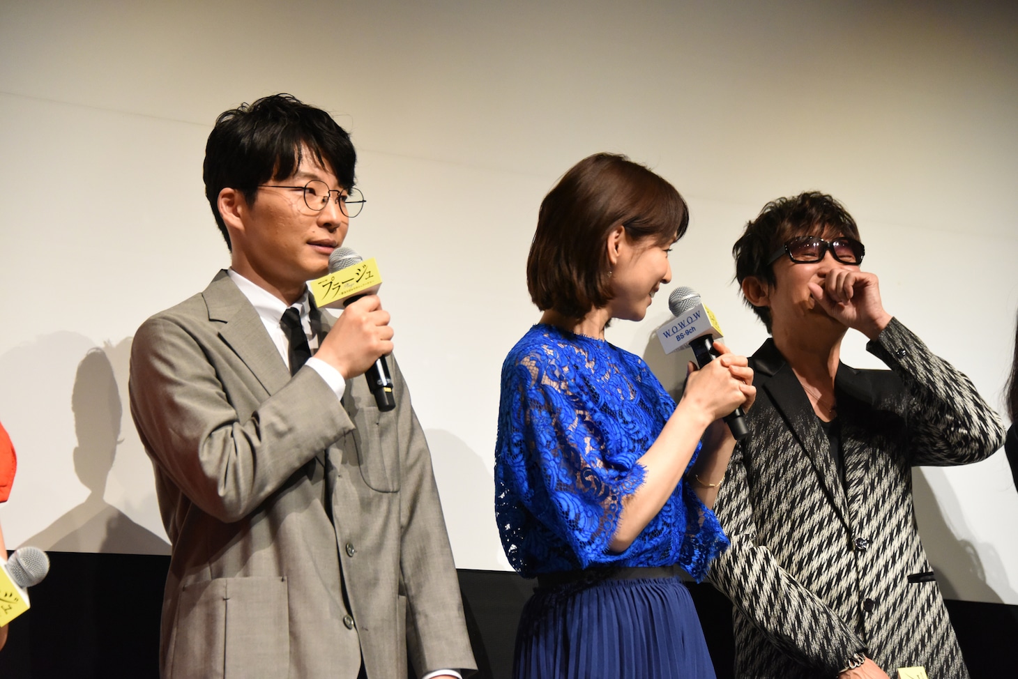 左から星野源、石田ゆり子、スガシカオ。