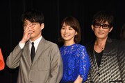 左から星野源、石田ゆり子、スガシカオ。