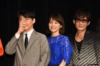 左から星野源、石田ゆり子、スガシカオ。