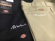 Dickies×Less Than TV コラボパンツのイメージ。