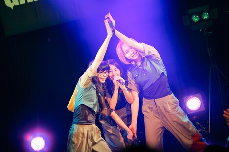 ユイ・ガ・ドクソン、キャン・マイカ、テラシマユウカ。（写真提供：T-Palette Records）