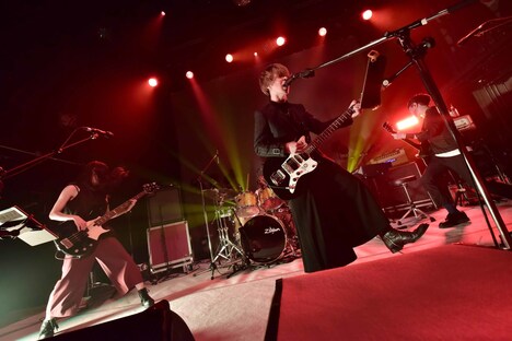 真空ホロウとコヤマヒデカズ。（撮影：高田真希子）