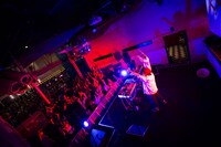 シェンフーシュバイツのライブの様子。