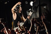 「FAST AND TIGHT tour 2017」の様子。(Photo by AZUSA TAKADA)