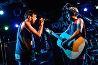 「FAST AND TIGHT tour 2017」の様子。（Photo by AZUSA TAKADA）