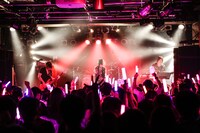 「ALMATIC.tour」初日公演の様子。（撮影：コザイリサ）