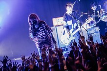 アルカラのライブの様子。