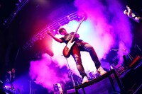 KEYTALK「KEYTALK爆裂疾風ツアー2017 ～みんなの街でパラリラパパパラダイス～」大阪・Zepp Osaka Bayside公演の様子。（撮影：後藤壮太郎）