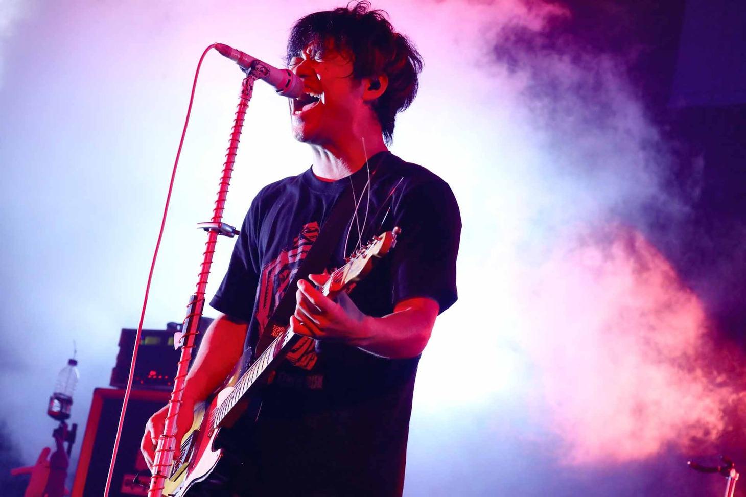 寺中友将（Vo, G）（撮影：後藤壮太郎）