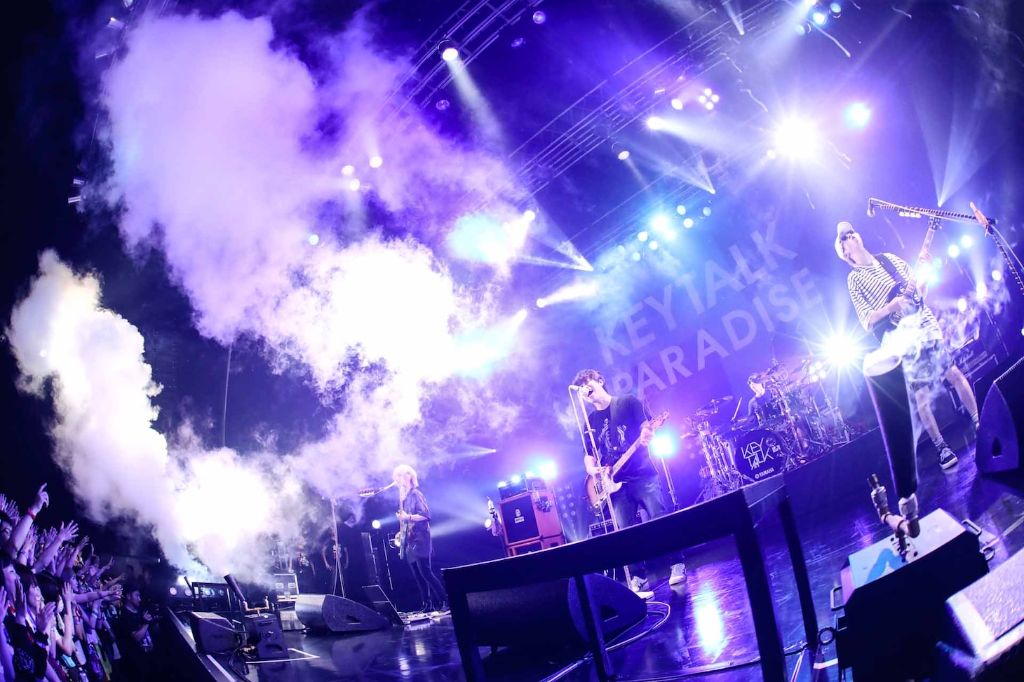 KEYTALK「KEYTALK爆裂疾風ツアー2017 ～みんなの街でパラリラパパパラダイス～」大阪・Zepp Osaka Bayside公演の様子。（撮影：後藤壮太郎）