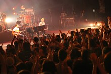 スキマスイッチ「スキマスイッチ TOUR 2017 "re:Action" スキマスイッチvsスキマスイッチ」の様子。（Photo by ATSUKI IWASA）